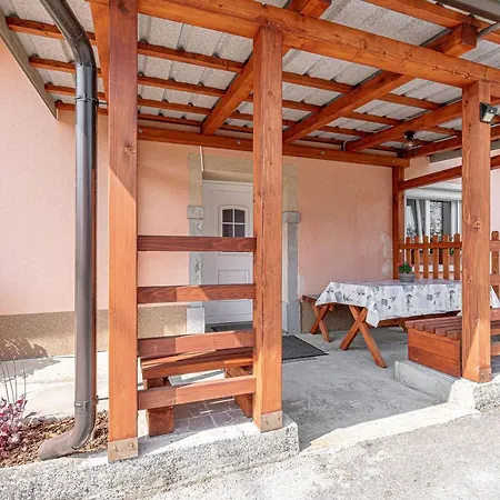 Mrzek House With Sauna - Happy Počitniška hiša *